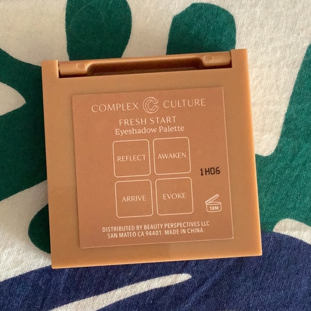 Makeup bundle - Picture 4 of 7
